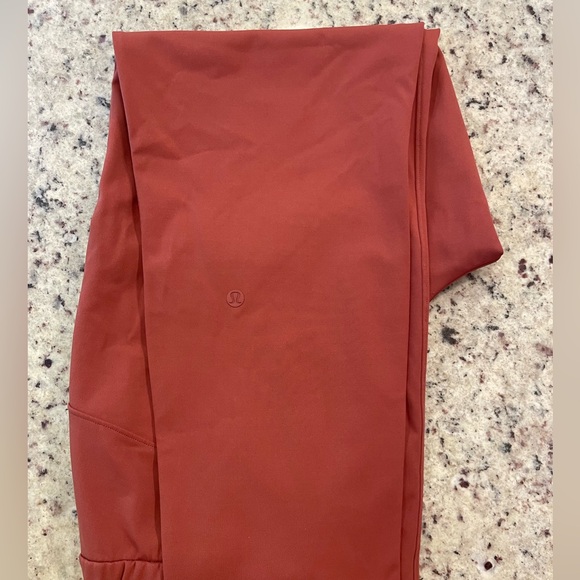 Lululemon pants size 6 - Picture 3 of 3
